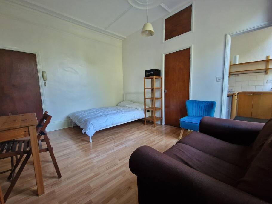 Bright Well Located Studio Flat Londra Dış mekan fotoğraf